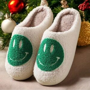 10 pair resale bundle New Packaged Smiley Face Adult Slippers